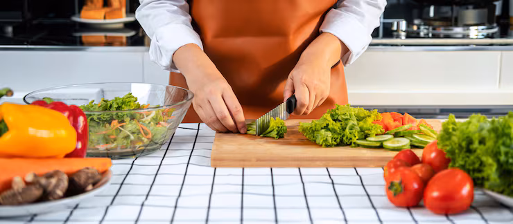 midsection woman holding food table 1048944 30307192